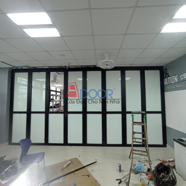 Cửa xếp trượt Xingfa kính mờ, đảm bảo sự riêng tư cho không gian