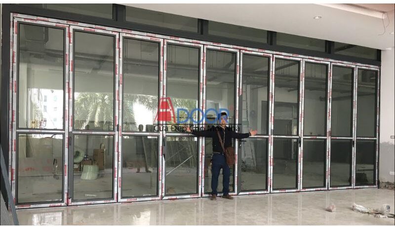 Vận hành mượt mà, cửa 10 cánh xếp gấp thể hiện sự tinh tế và hiện đại