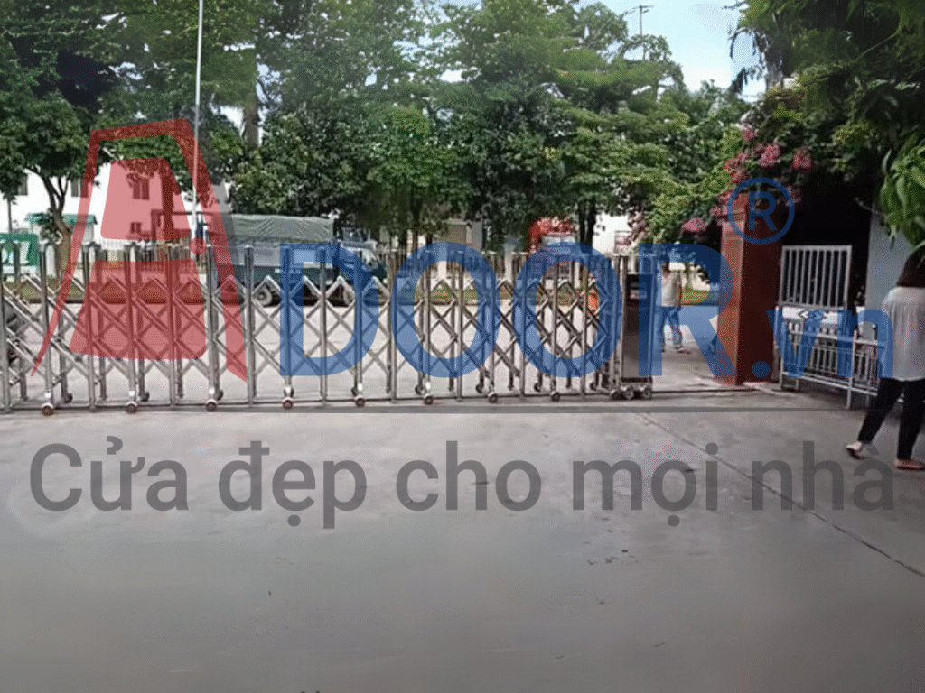 Mẫu Cửa Cổng xếp gọn tự động thủ dầu một