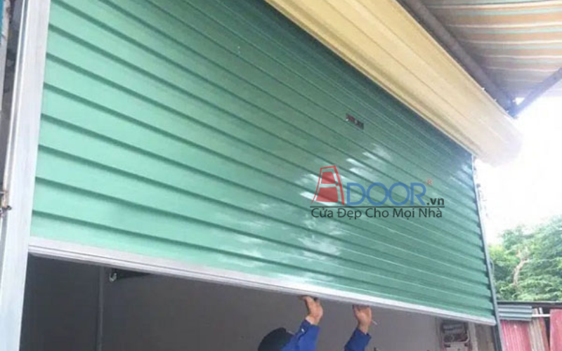 Cửa cuốn Đài Loan kéo tay bằng tôn (0.6mm - 0.7mm)
