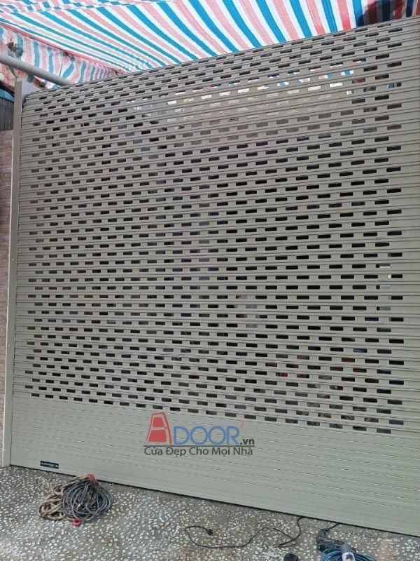 Mẫu cửa cuốn khe thoáng tại Adoor