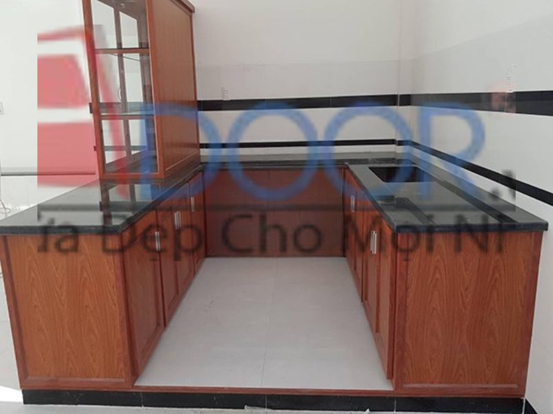 Giá tủ bếp nhôm kính giả gỗ thường – dạng song song