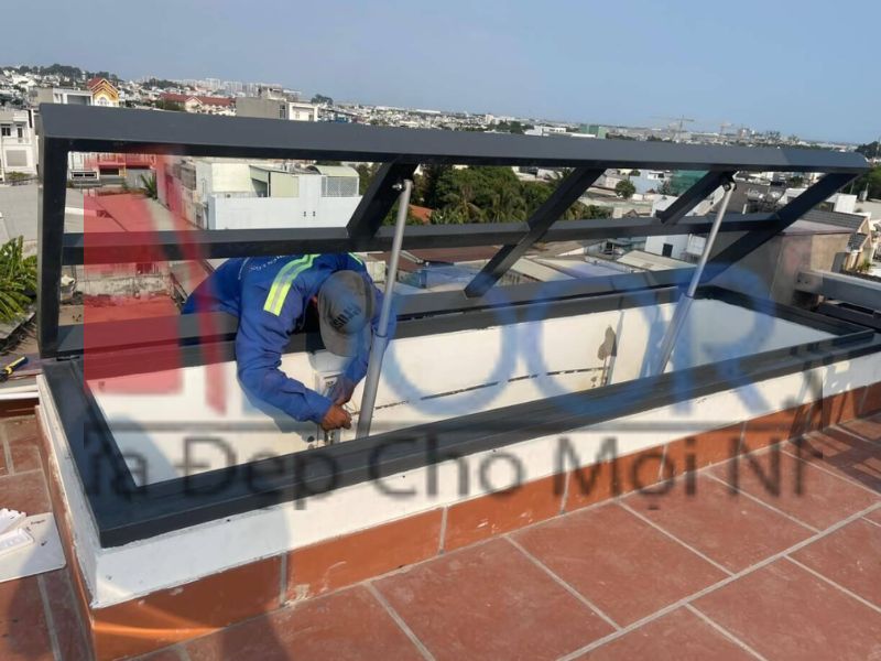 Mẫu Giếng trời mở lật 1 cánh
