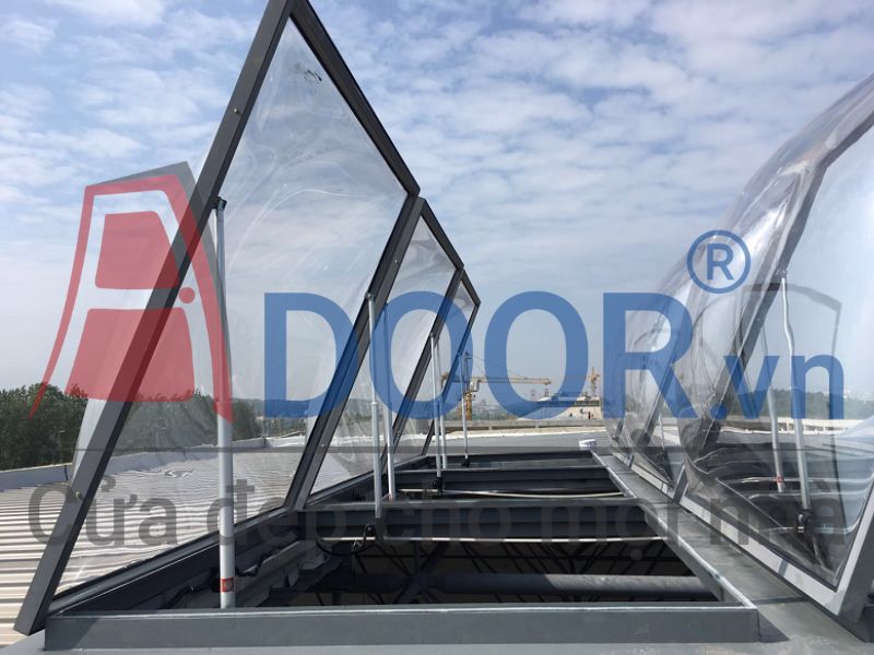Mẫu Giếng trời mở lật 2 cánh Adoor