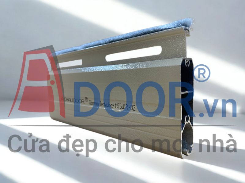 Mẫu PM5011 – Cửa cuốn khe thoáng nan lớn, sang trọng cho mặt tiền Thủ Dầu Một