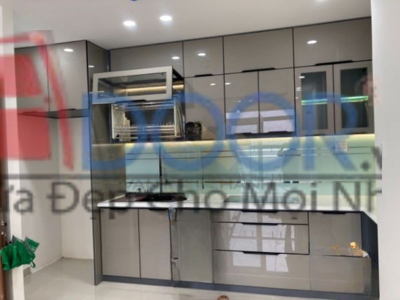 Tủ bếp nhôm kính chữ I tại Adoor