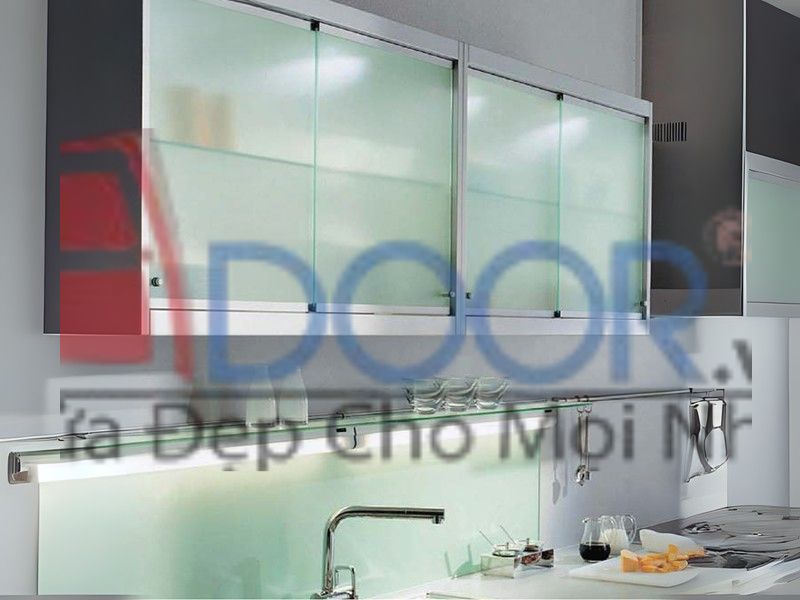 Tủ bếp nhôm kính cửa lùa (trượt) tại Adoor