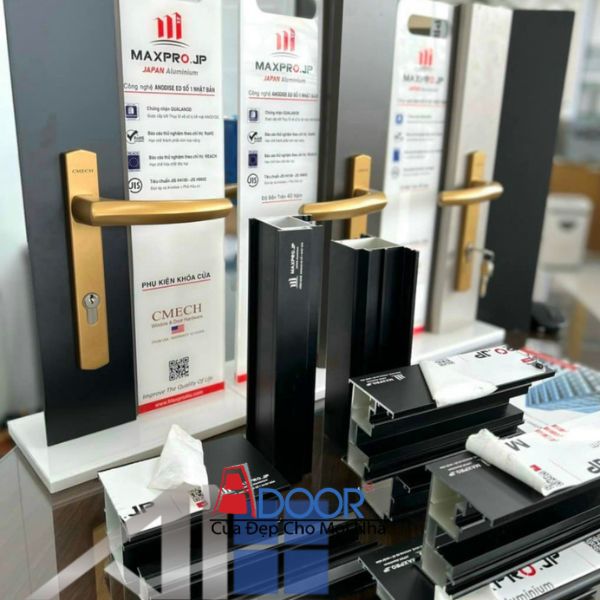 Cận cảnh các phụ kiện Maxpro cao cấp được trưng bày Cận cảnh các phụ kiện Maxpro cao cấp được trưng bày