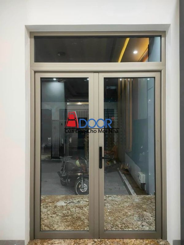 Cửa đi 2 cánh mở quay, dễ vận hành và tối ưu không gian sử dụng Cửa đi 2 cánh mở quay, dễ vận hành và tối ưu không gian sử dụng