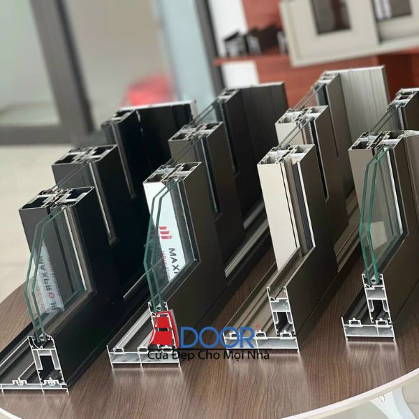 Khung nhôm định hình Maxpro kết hợp kính cường lực, độ bền cao Khung nhôm định hình Maxpro kết hợp kính cường lực, độ bền cao