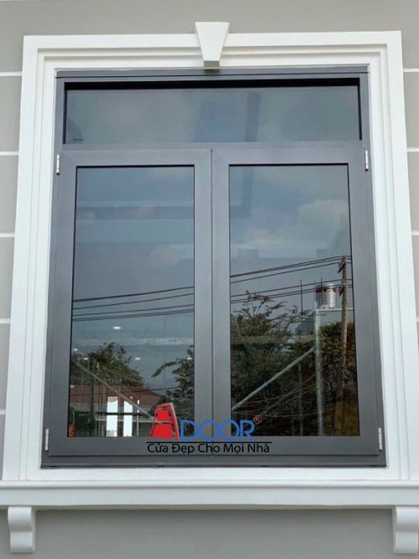 Cửa sổ mở quay 2 cánh Maxpro tại một căn phòng nhỏ Cửa sổ mở quay 2 cánh Maxpro tại một căn phòng nhỏ