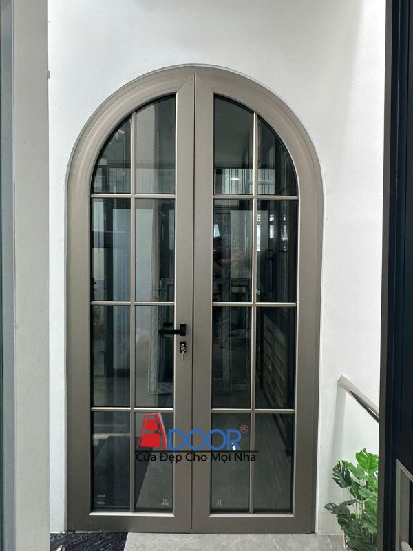 Cửa nhôm Maxpro mở quay linh hoạt, vận hành êm ái và chắc chắn Cửa nhôm Maxpro mở quay linh hoạt, vận hành êm ái và chắc chắn