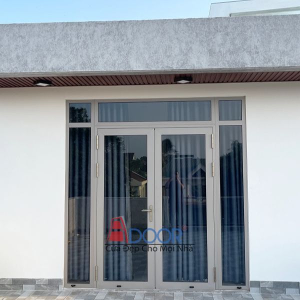 Mẫu cửa đi Adoor nhôm Maxpro mở quay với thiết kế sang trọng