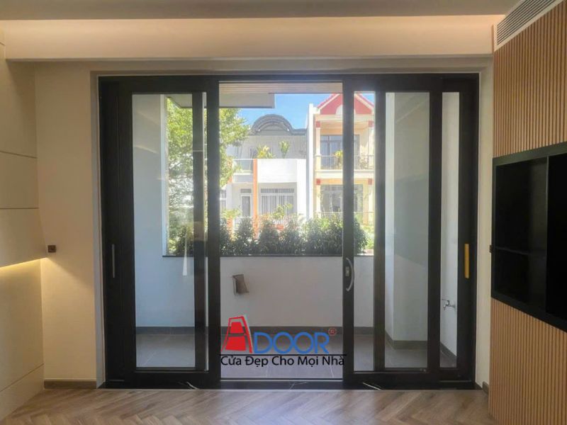 Mẫu cửa nhôm Maxpro mở trượt 4 cánh tại một căn hộ chung cư Quảng Ninh Mẫu cửa nhôm Maxpro mở trượt 4 cánh tại một căn hộ chung cư Quảng Ninh