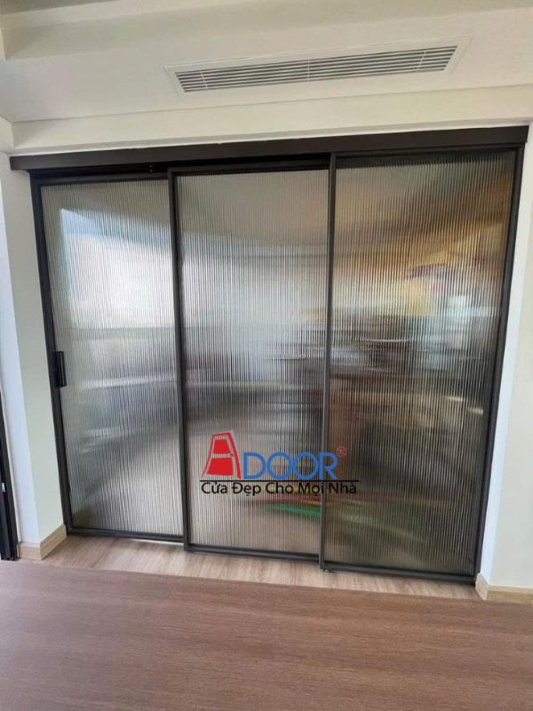 Cửa nhôm Slim mở lùa 3 cánh tại một căn hộ chung cư Cửa nhôm Slim mở lùa 3 cánh tại một căn hộ chung cư