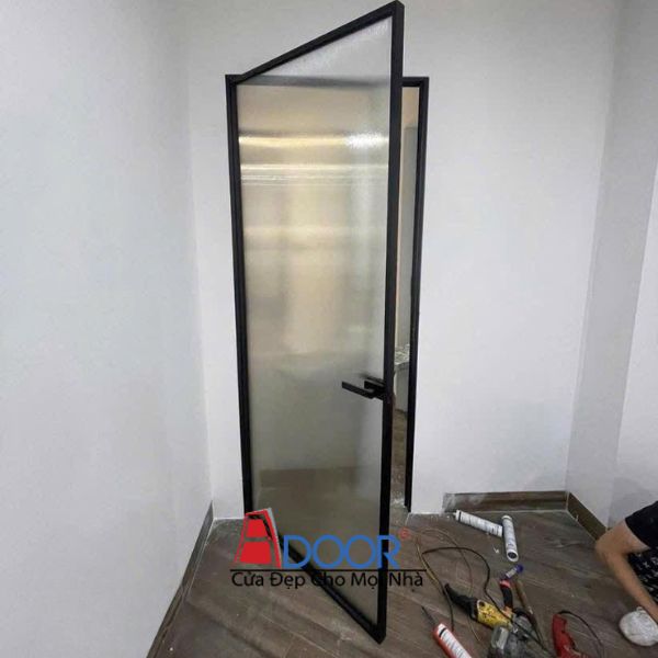 Mẫu cửa nhôm Slim mở quay 1 cánh mang lại sự sang trọng và tối giản Mẫu cửa nhôm Slim mở quay 1 cánh mang lại sự sang trọng và tối giản