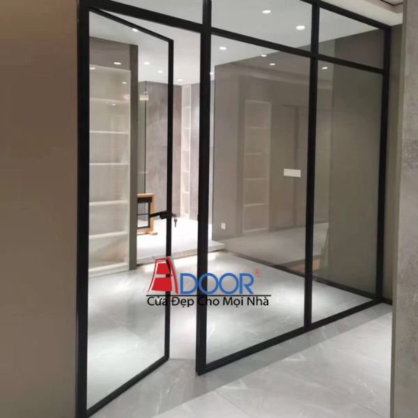 Vách kính kết hợp cửa mở quay nhôm Slim tại một văn phòng Vách kính kết hợp cửa mở quay nhôm Slim tại một văn phòng