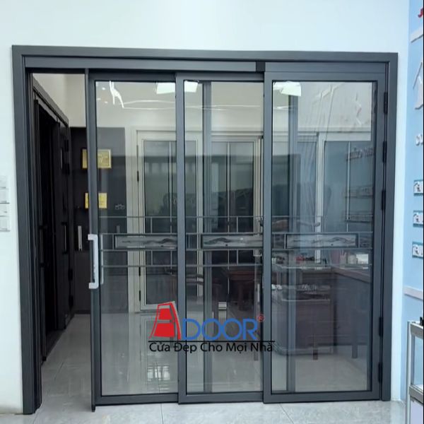 Cửa nhôm Slim mở lùa 3 cánh giúp tiết kiệm diện tích và tối ưu hóa tầm nhìn Cửa nhôm Slim mở lùa 3 cánh giúp tiết kiệm diện tích và tối ưu hóa tầm nhìn