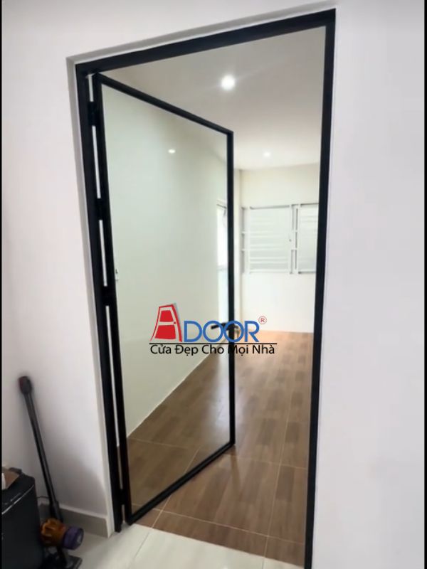 Cửa nhôm Slim mở quay Cửa nhôm Slim mở quay phù hợp lối đi chính, ban công và các khu vực cần vận hành linh hoạt