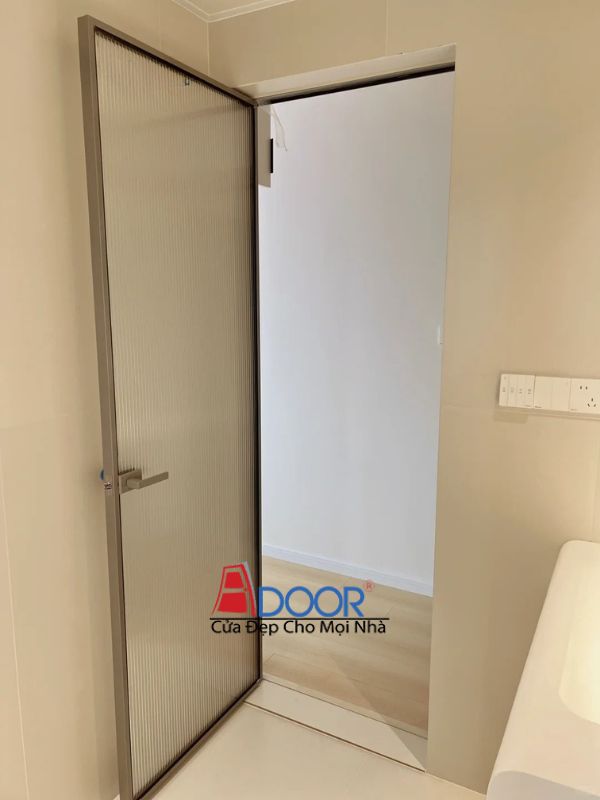 Cửa Slim mở quay với bản lề chắc chắn, cho góc mở rộng và linh hoạt Cửa Slim mở quay với bản lề chắc chắn, cho góc mở rộng và linh hoạt