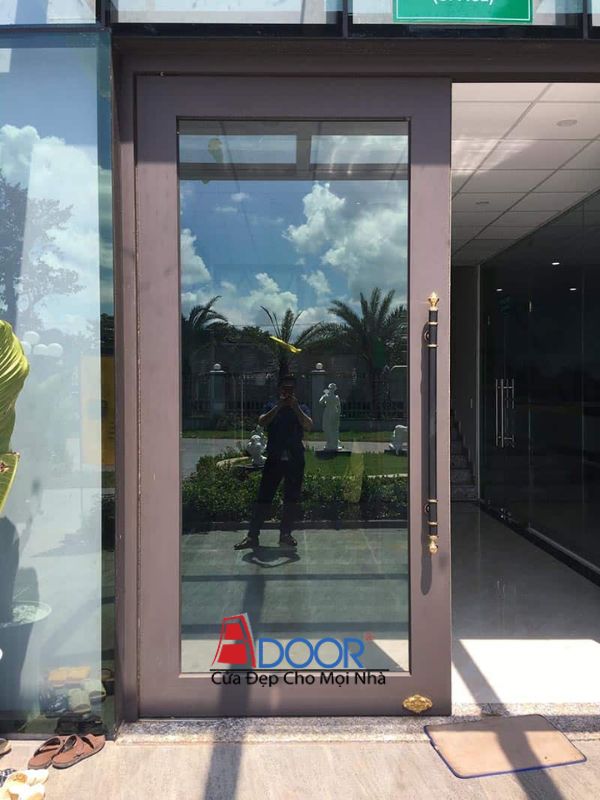 Cửa nhôm thủy lực Singhal nổi bật với vẻ đẹp chắc chắn và tinh tế Cửa nhôm thủy lực Singhal nổi bật với vẻ đẹp chắc chắn và tinh tế