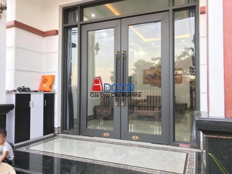 Cửa Adoor thủy lực màu ghi xám mang lại vẻ đẹp bền vững và sang trọng Cửa Adoor thủy lực màu ghi xám mang lại vẻ đẹp bền vững và sang trọng