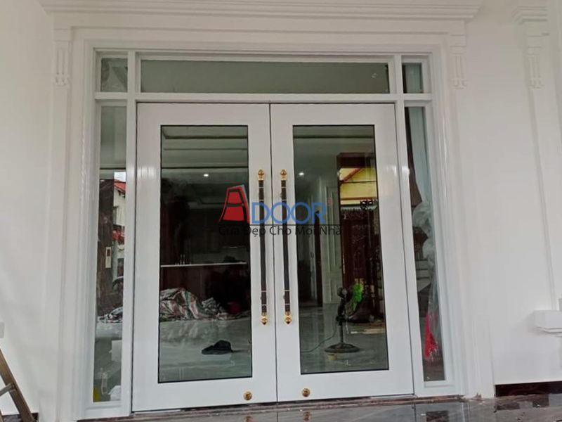 Cửa nhôm kính thủy lực màu trắng giúp không gian trở nên thoáng đãng, dễ phối nội thất