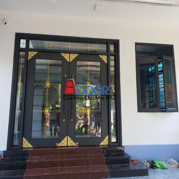 Mẫu cửa thủy lực khuôn bao kép tạo cảm giác bề thế và chắc chắn Mẫu cửa thủy lực khuôn bao kép tạo cảm giác bề thế và chắc chắn