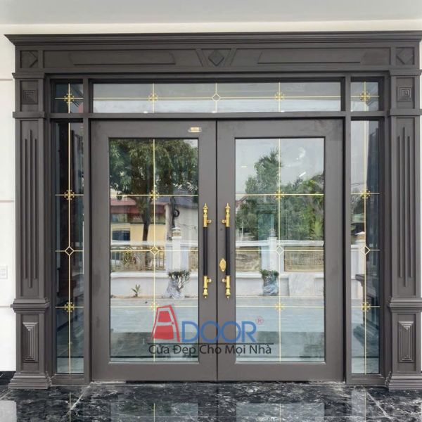 Cửa thủy lực khuôn phào kết hợp họa tiết trang trí tinh tế Cửa thủy lực khuôn phào kết hợp họa tiết trang trí tinh tế