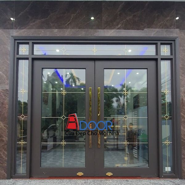 Sự kết hợp hài hòa giữa cửa thủy lực và vách kính Sự kết hợp hài hòa giữa cửa thủy lực và vách kính