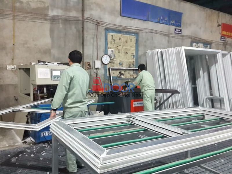 Xưởng sản xuất Adoor Bến Tre chế tạo cửa nhôm thủy lực theo tiêu chuẩn chất lượng cao Xưởng sản xuất Adoor Bến Tre chế tạo cửa nhôm thủy lực theo tiêu chuẩn chất lượng cao