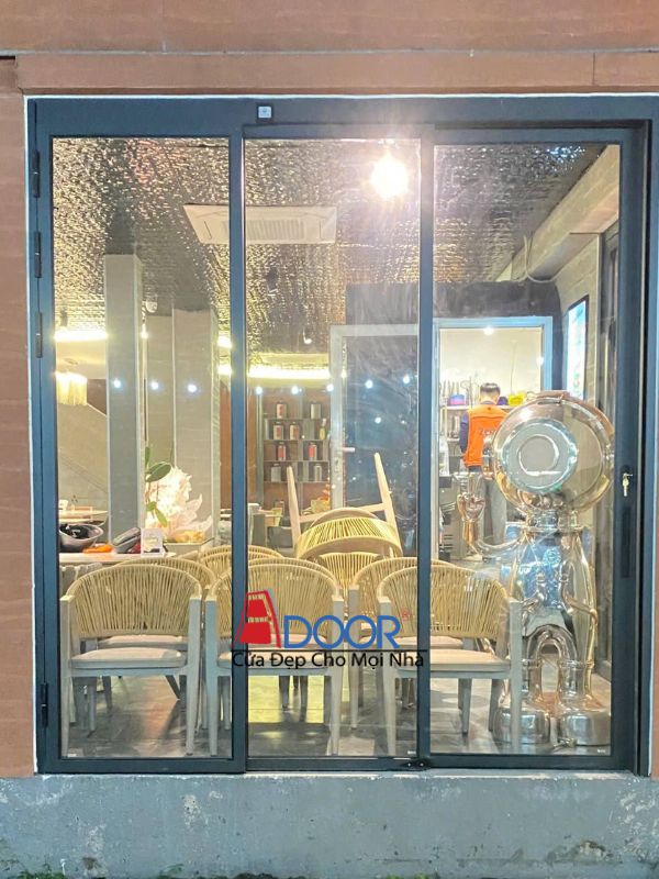 Cửa nhôm trượt quay 3 cánh Quận 1 vận hành êm ái Cửa nhôm trượt quay 3 cánh Quận 1 vận hành êm ái