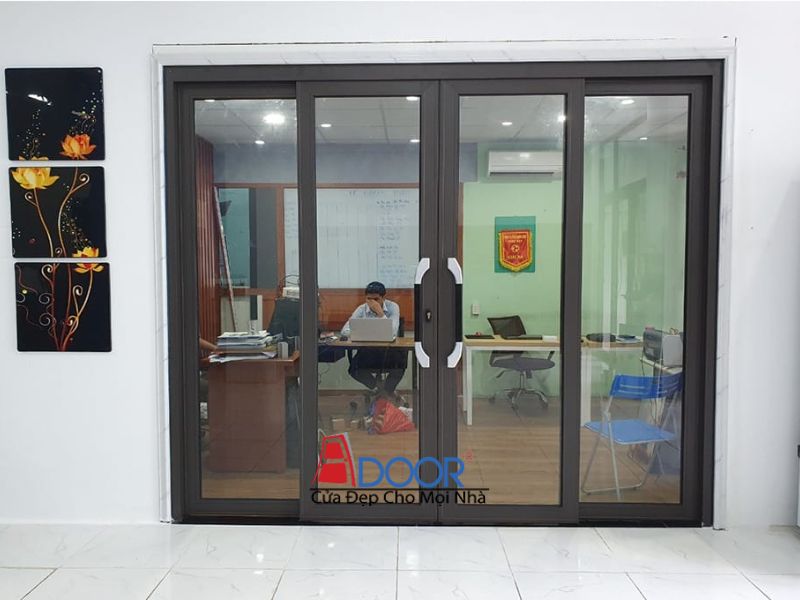 Mẫu cửa nhôm trượt quay 4 cánh tạo sự linh hoạt trong sử dụng Mẫu cửa nhôm trượt quay 4 cánh tạo sự linh hoạt trong sử dụng