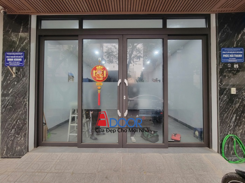 Mẫu cửa nhôm trượt quay 4 cánh tạo không gian mở rộng tối đa Mẫu cửa nhôm trượt quay 4 cánh tạo không gian mở rộng tối đa