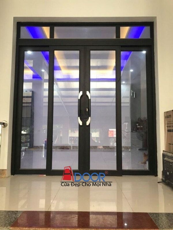Mẫu cửa nhôm Adoor hệ trượt quay màu đen tại một văn phòng làm việc Mẫu cửa nhôm Adoor hệ trượt quay màu đen tại một văn phòng làm việc