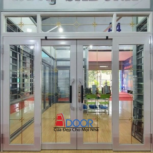 Cửa nhôm kính trượt quay Adoor màu trắng tại một căn hộ hiện đại Cửa nhôm kính trượt quay Adoor màu trắng tại một căn hộ hiện đại