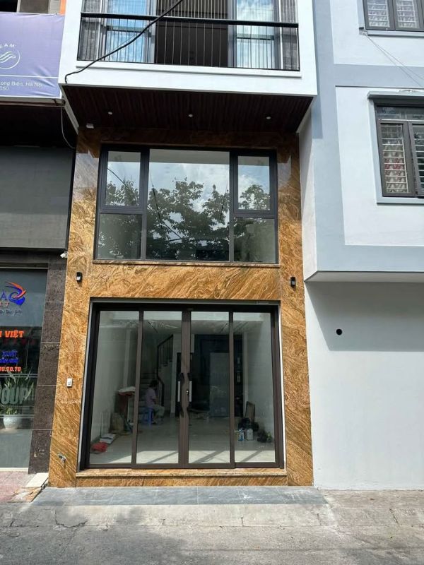 Cửa 4 cánh trượt quay tạo tầm nhìn rộng và sang trọng Cửa 4 cánh trượt quay tạo tầm nhìn rộng và sang trọng