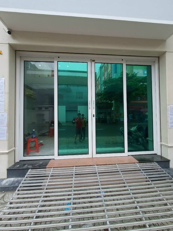 Mẫu cửa 4 cánh trượt quay tại Quận 1 – HCM Mẫu cửa 4 cánh trượt quay tại Quận 1 – HCM