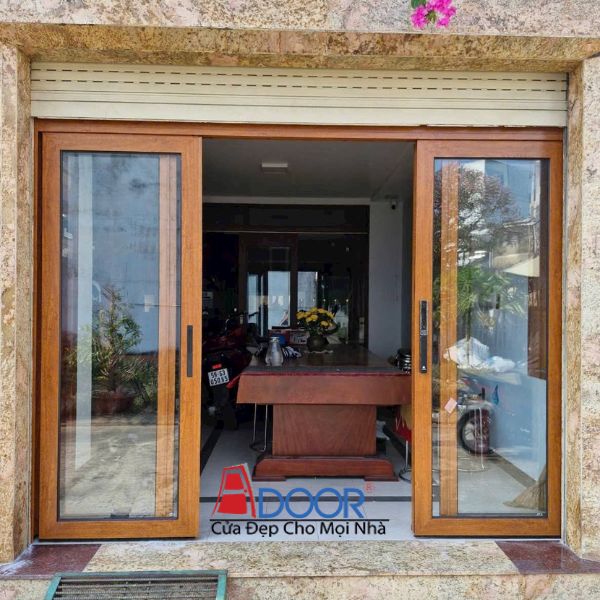 Cửa nhôm trượt quay vân gỗ mang lại vẻ đẹp tự nhiên và ấm áp Cửa nhôm trượt quay vân gỗ mang lại vẻ đẹp tự nhiên và ấm áp