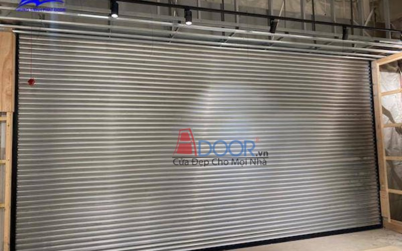 Cửa cuốn Đài Loan kéo tay bằng inox - Lá dày 0.8mm - 0.9mm