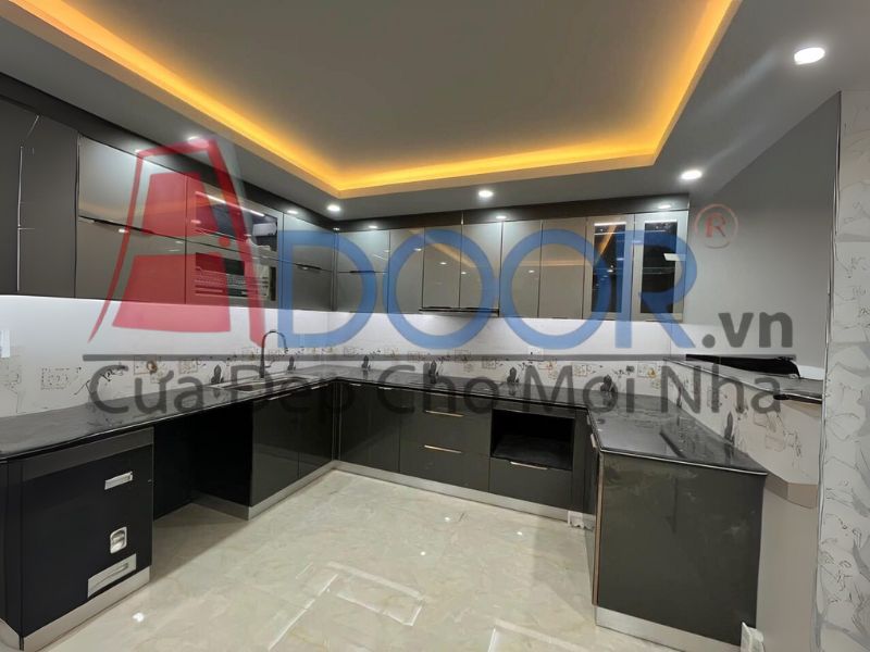 Giá tủ bếp inox cánh kính chữ U - phân khúc phổ thông