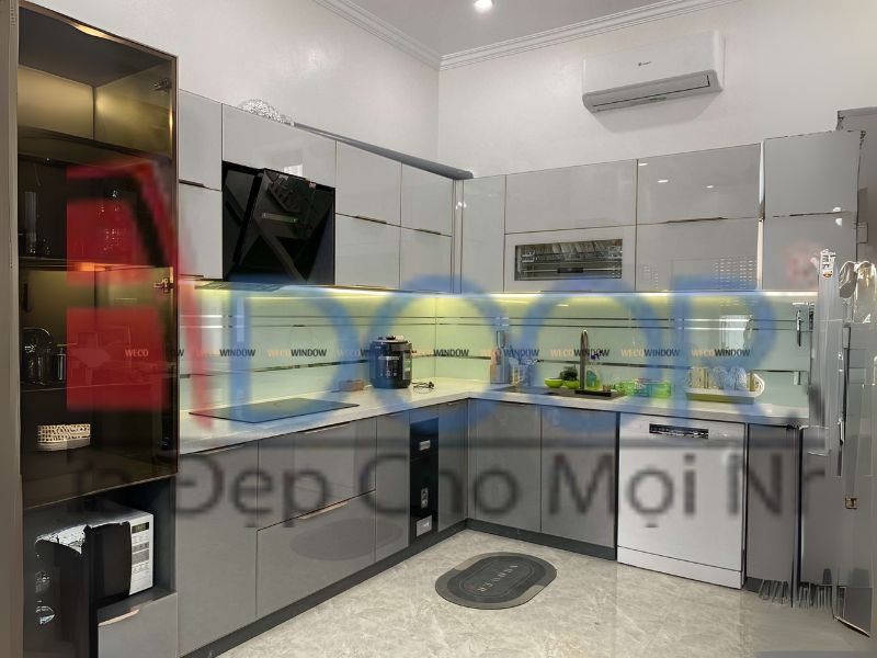 Mẫu tủ bếp hợp kim nhôm chữ L