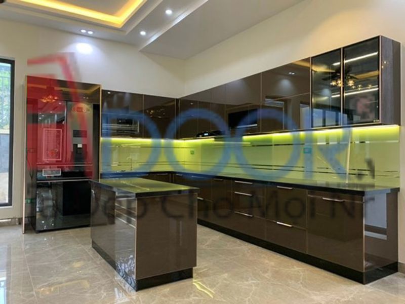 Mẫu tủ bếp hợp kim nhôm chữ U