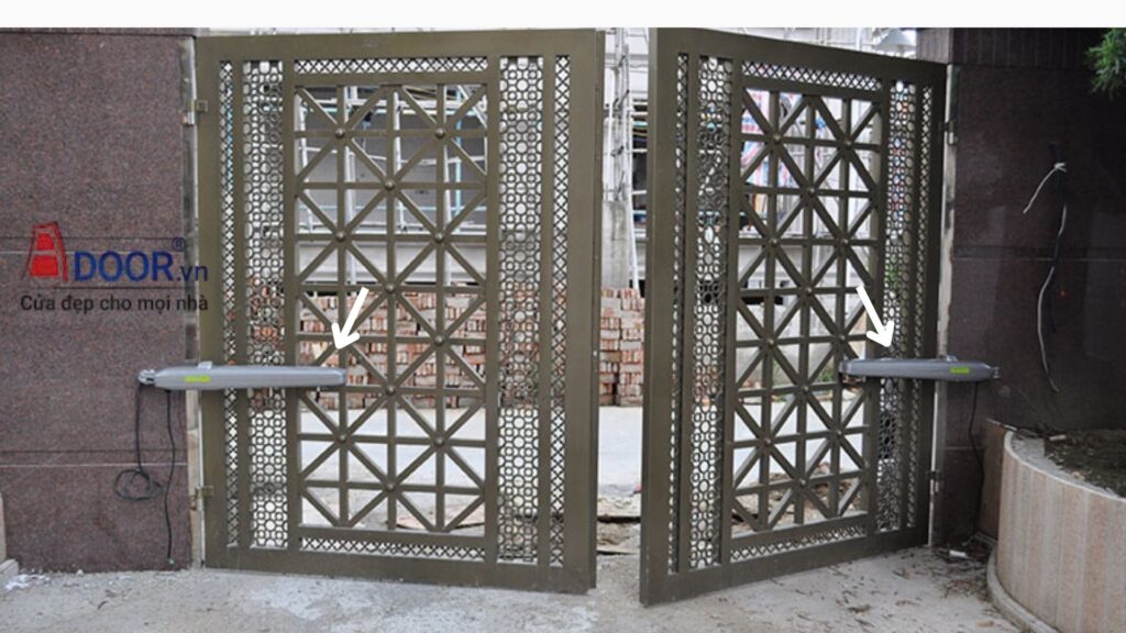 Cổng Mở Bằng Tay Đòn Tự Động Adoor tại Quận 5-1 Cổng Mở Bằng Tay Đòn Tự Động Adoor tại Quận 5-1