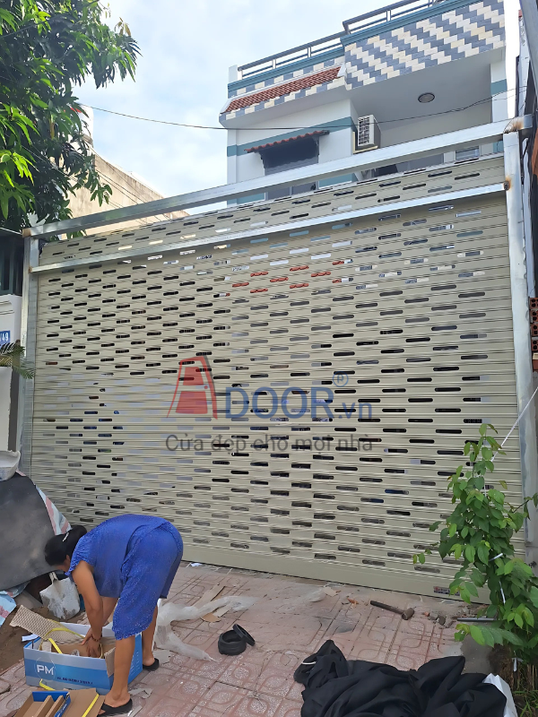 Mẫu cửa cuốn khe thoáng tại Hoa Lư PM 76X