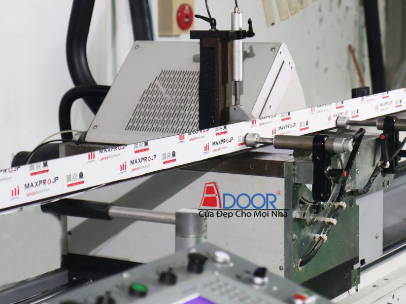 Quy trình gia công cửa nhôm Maxpro đạt tiêu chuẩn, tối ưu hiệu suất vận hành Quy trình gia công cửa nhôm Maxpro đạt tiêu chuẩn, tối ưu hiệu suất vận hành