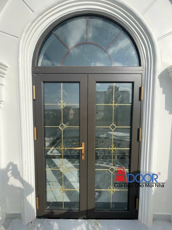 Cửa Maxpro mở quay thích hợp làm cửa chính tại Tây Ninh Cửa Maxpro mở quay thích hợp làm cửa chính tại Tây Ninh