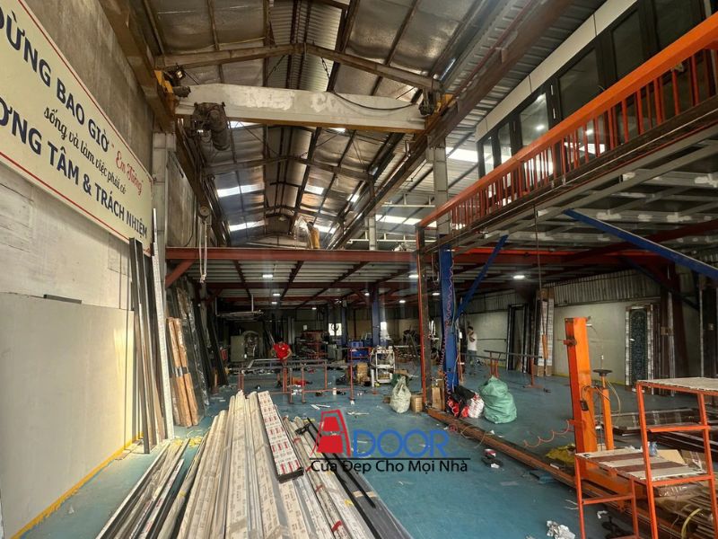 Nhà xưởng sản xuất tủ bếp nhôm kính tại HCM của Adoor