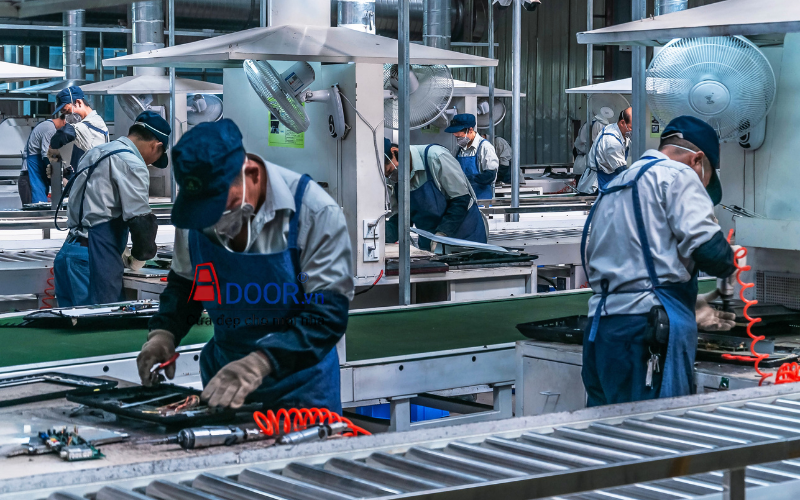 Nhà xưởng sản xuất cửa cuốn khe thoáng tại Adoor