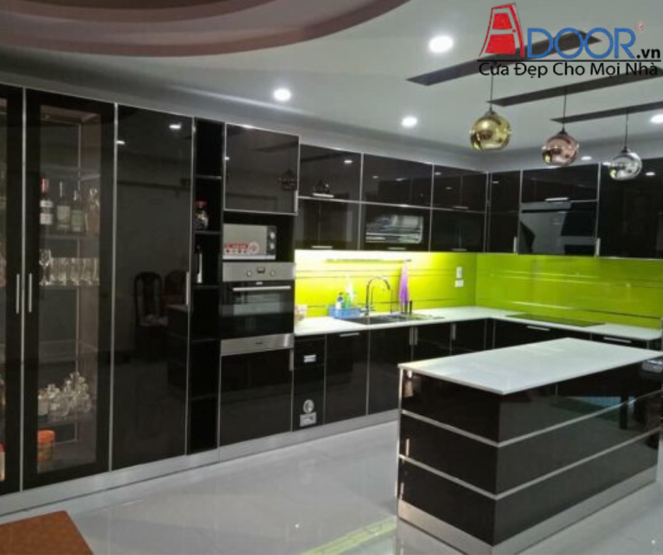 Tủ bếp inox cánh kính chữ U tại TP.HCM